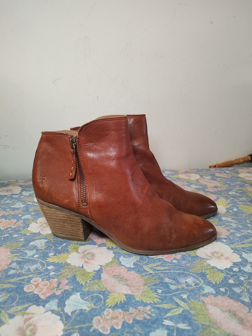 Frye Women's Ankle Boots Size 8.5M Cognac "Judith" Soft Leather Double Zip EUC